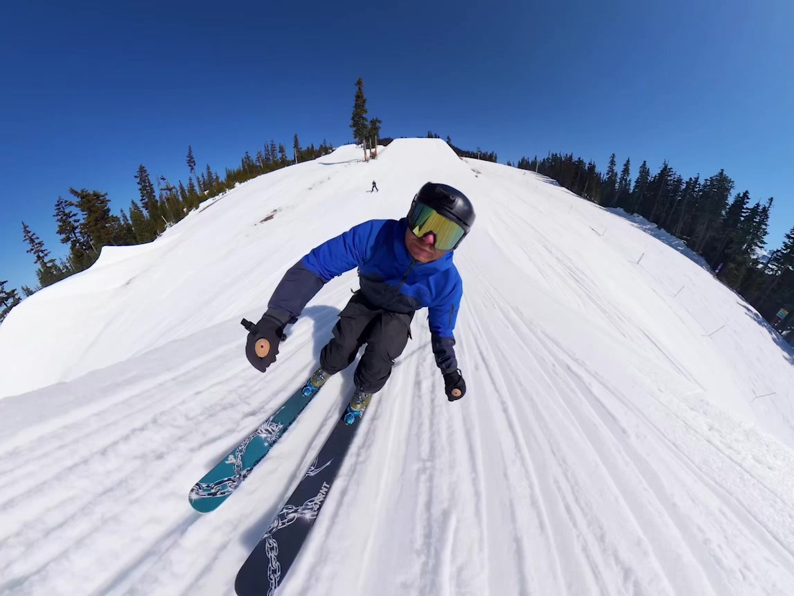 DJI Osmo 360 II Adventure Combo skiing action